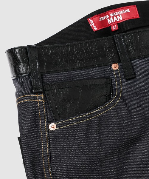 JUNYA WATANABE MAN（ジュンヤワタナベマン）の「「Levi's」W-NAME  LEATHER PATCH DENIM PANTS（デニムパンツ・メンズ・インディゴブルー・M/S/XS）」の4枚目の写真