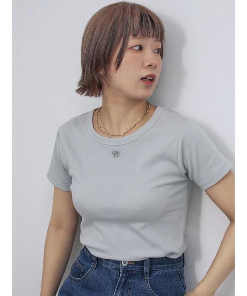 ehka sopo(エヘカソポ)の「リボンチャーム付き半袖カットソー(Tシャツ/カットソー・レディース・ブラック/グレー/オフホワイト/キナリ・F)」の1枚目の写真