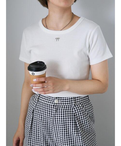 ehka sopo(エヘカソポ)の「リボンチャーム付き半袖カットソー(Tシャツ/カットソー・レディース・ブラック/グレー/オフホワイト/キナリ・F)」の2枚目の写真