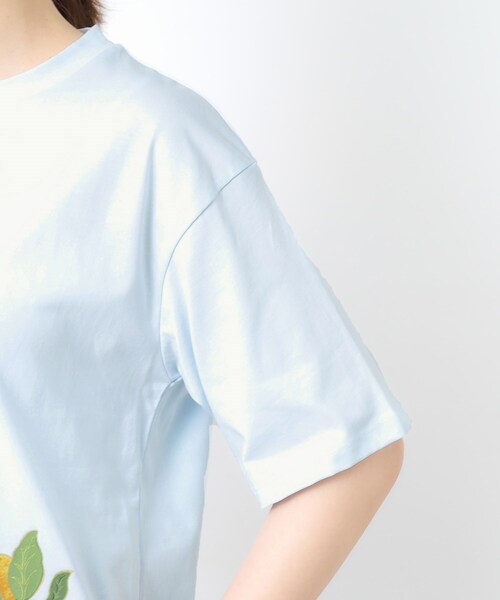 LAURA ASHLEY（ローラアシュレイ）の「【接触冷感/UVカット／コットン100％】レモン グローブ柄 Tシャツ（Tシャツ/カットソー・レディース・サックスブルー/オフホワイト・40/38）」の4枚目の写真
