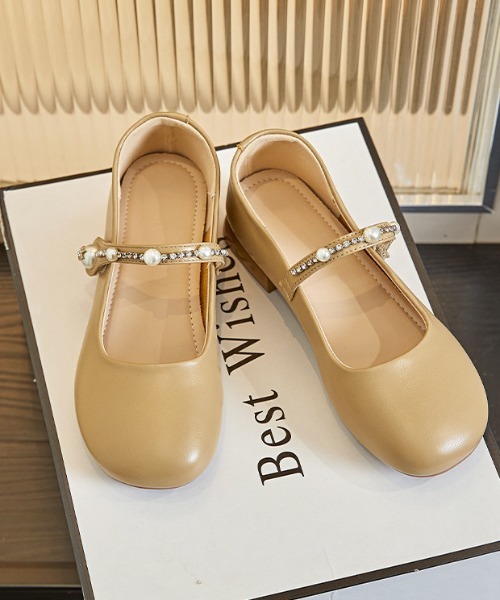 NiiNa(ニーナ)の「【 NiiNa / ニーナ 】本革パールストラップメリージェーンシューズ(その他シューズ・レディース・ホワイト/ベージュ・38/37/36)」の2枚目の写真