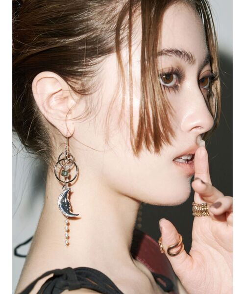 EVRIS（エヴリス）の「BALL CHAIN SUNNY ピアス（ピアス（両耳用）・レディース・ゴールド/シルバー・FREE）」の4枚目の写真