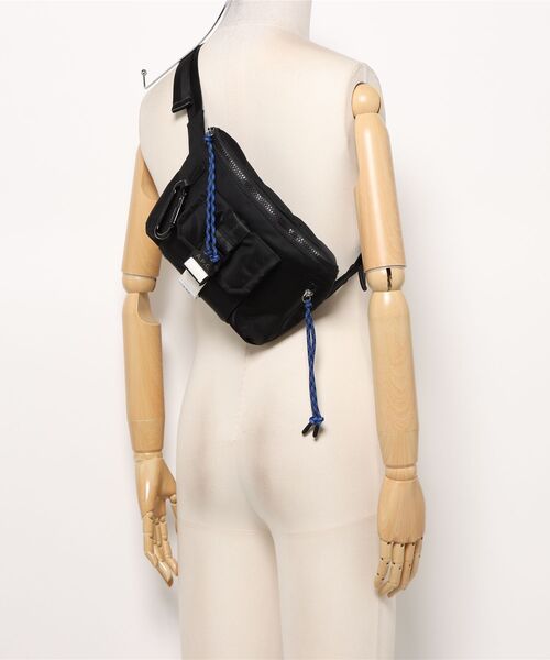 A.P.C.（アーペーセー）の「BANANE TREK（ボディバッグ/ウエストポーチ・メンズ・ブラック・ONESIZE）」の2枚目の写真