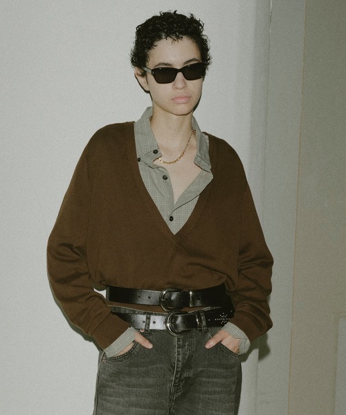 Jieda（ジエダ）の「COTTON SILK V NECK KNIT（ニット/セーター・メンズ・ブラック/ライトグレー/ブラウン/ダークグレー・1/2）」の4枚目の写真