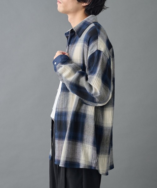 COLONY 2139（コロニートゥーワンスリーナイン）の「シアーオンブレチェック長袖シャツ（シャツ/ブラウス・メンズ・ブラック/ブルー・MEDIUM/LARGE）」の4枚目の写真