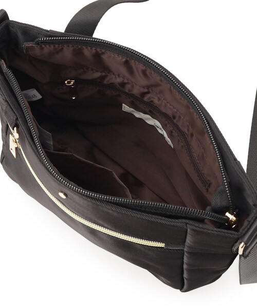 SHOO・LA・RUE(シューラルー)の「【撥水】フロントファスナーポケットショルダー(ショルダーバッグ・レディース・キャメル/ブラック/ナチュラル・00)」の16枚目の写真