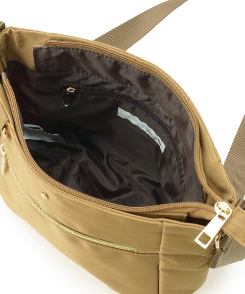 SHOO・LA・RUE(シューラルー)の「【撥水】フロントファスナーポケットショルダー(ショルダーバッグ・レディース・キャメル/ブラック/ナチュラル・00)」の18枚目の写真