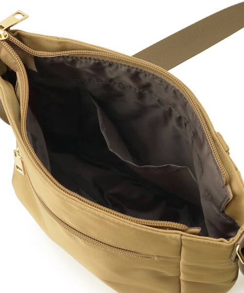 SHOO・LA・RUE(シューラルー)の「【撥水】フロントファスナーポケットショルダー(ショルダーバッグ・レディース・キャメル/ブラック/ナチュラル・00)」の20枚目の写真