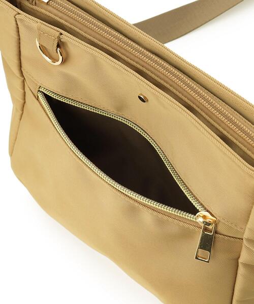 SHOO・LA・RUE(シューラルー)の「【撥水】フロントファスナーポケットショルダー(ショルダーバッグ・レディース・キャメル/ブラック/ナチュラル・00)」の21枚目の写真