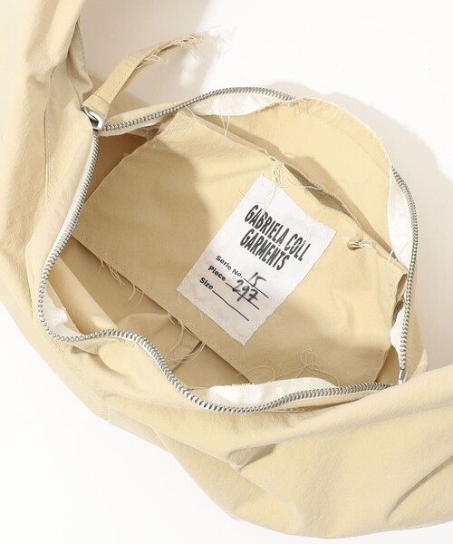 Gabriela Coll Garments(ガブリエラコールガーメンツ)の「GABRIELA COLL GARMENTS NO.297 S CROSSED BAG(ショルダーバッグ・レディース・ベージュ/ブラック・FREE)」の10枚目の写真