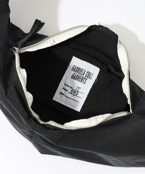 Gabriela Coll Garments(ガブリエラコールガーメンツ)の「GABRIELA COLL GARMENTS NO.297 S CROSSED BAG(ショルダーバッグ・レディース・ベージュ/ブラック・FREE)」の11枚目の写真