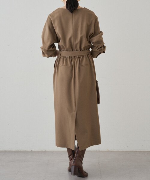 LOUNGEDRESS（ラウンジドレス）の「タックVベルトワンピース（ワンピース・レディース・モカ/ブラック・FREE）」の22枚目の写真
