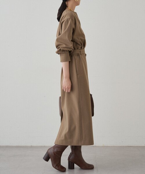 LOUNGEDRESS（ラウンジドレス）の「タックVベルトワンピース（ワンピース・レディース・モカ/ブラック・FREE）」の21枚目の写真