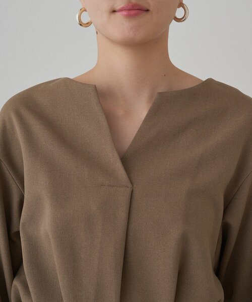 LOUNGEDRESS（ラウンジドレス）の「タックVベルトワンピース（ワンピース・レディース・モカ/ブラック・FREE）」の17枚目の写真