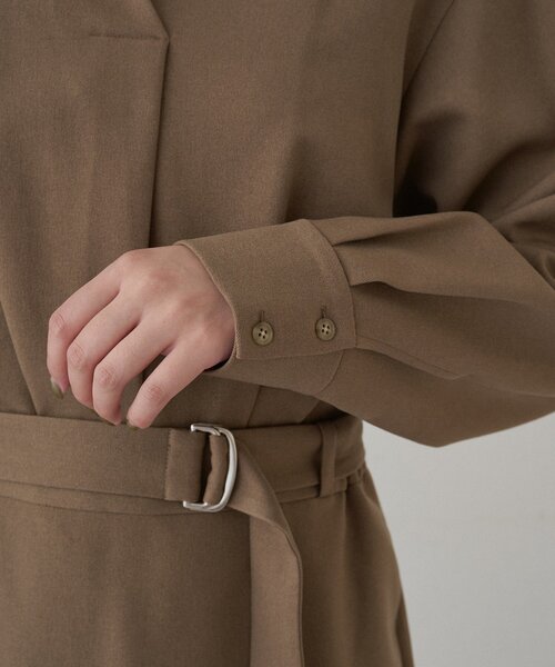 LOUNGEDRESS（ラウンジドレス）の「タックVベルトワンピース（ワンピース・レディース・モカ/ブラック・FREE）」の15枚目の写真