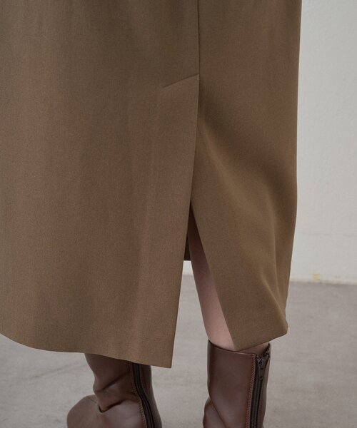 LOUNGEDRESS（ラウンジドレス）の「タックVベルトワンピース（ワンピース・レディース・モカ/ブラック・FREE）」の12枚目の写真