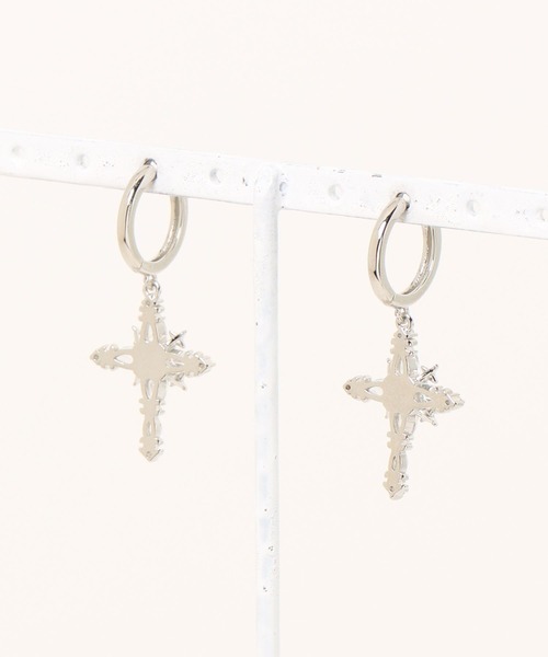 apres jour mignon(アプレジュールミニョン)の「【apresjour mignon×ARIAZ】クロスモチーフシルバーピアス(ピアス(両耳用)・レディース・シルバー・ONESIZE)」の2枚目の写真