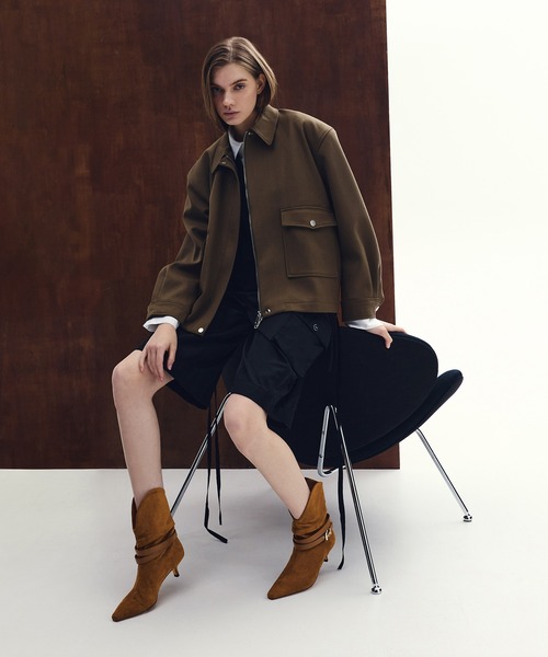 CHARLES & KEITH(チャールズ & キース)の「Karter カーター ポインテッドトゥルーシュドバックルキトゥンヒールブーツ(ブーツ・レディース・ブラック/ライトブラウン・25cm/24.5cm/23.5cm/23cm)」の1枚目の写真