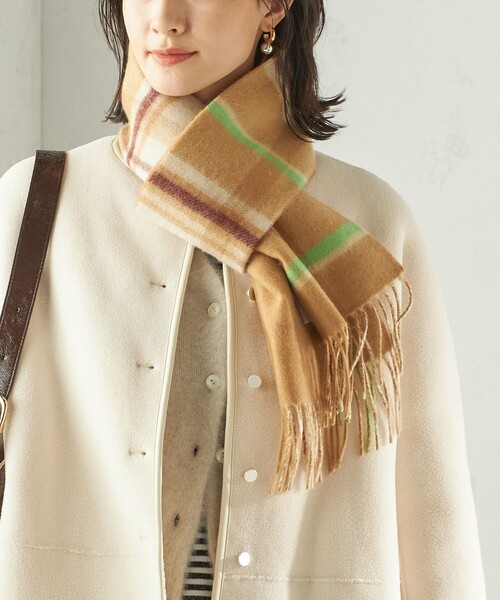 SHIPS（シップス）の「カシミヤ リバーシブル マフラー（マフラー・レディース・オフホワイト/ダークグレー/ライトグレー/ベージュ系/ピンク/ライトブルー・ONE SIZE）」の4枚目の写真