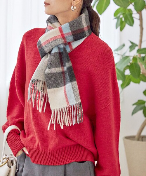 SHIPS（シップス）の「カシミヤ リバーシブル マフラー（マフラー・レディース・オフホワイト/ダークグレー/ライトグレー/ベージュ系/ピンク/ライトブルー・ONE SIZE）」の3枚目の写真