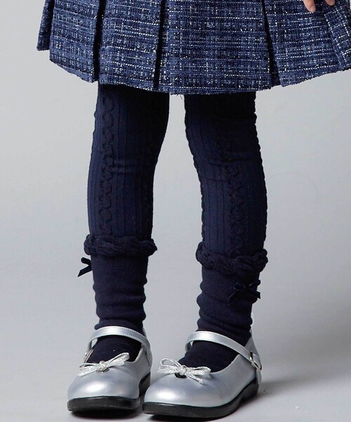 BeBe(ベベ)の「ケーブル編みレギンス+フリルクルーソックスセット(80~140cm)(レギンス/スパッツ・キッズ・ボルドー/ネイビー・L/M/S/XS)」の2枚目の写真