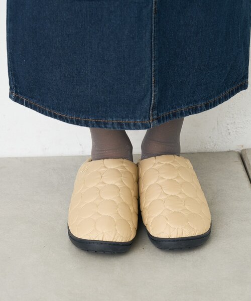 SUBU（スブ）の「【SUBU スブ】Circle　ウィンターサンダル サークル（サンダル・レディース・カーキ/ブラック/ベージュ・1）」の2枚目の写真