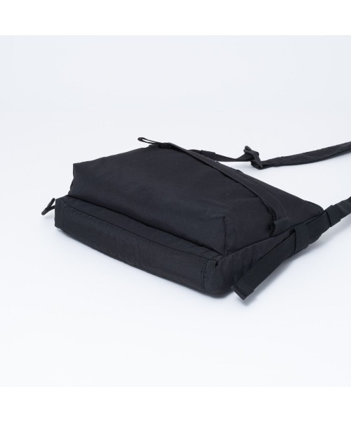 BEAMS DESIGN(ビームス デザイン)の「BEAMSDESIGN(ビームスデザイン)Diagonal サコッシュバッグ(ショルダーバッグ・メンズ・ブラック/カーキ/オリーブ/ネイビー・FREE)」の10枚目の写真