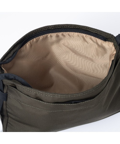 BEAMS DESIGN(ビームス デザイン)の「BEAMSDESIGN(ビームスデザイン)Diagonal サコッシュバッグ(ショルダーバッグ・メンズ・ブラック/カーキ/オリーブ/ネイビー・FREE)」の19枚目の写真