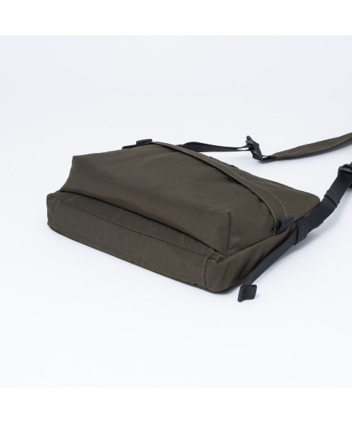 BEAMS DESIGN(ビームス デザイン)の「BEAMSDESIGN(ビームスデザイン)Diagonal サコッシュバッグ(ショルダーバッグ・メンズ・ブラック/カーキ/オリーブ/ネイビー・FREE)」の20枚目の写真