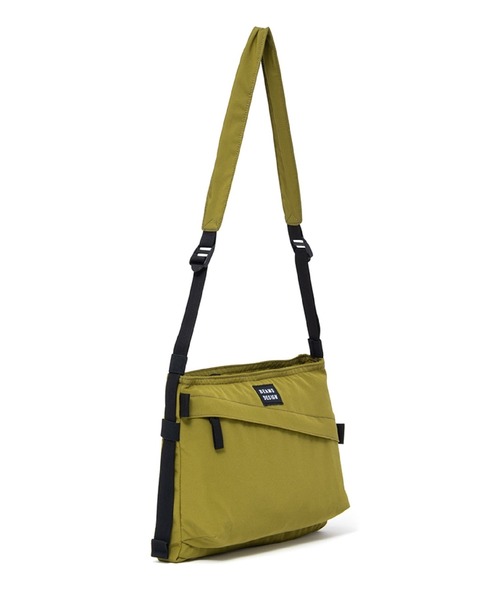 BEAMS DESIGN(ビームス デザイン)の「BEAMSDESIGN(ビームスデザイン)Diagonal サコッシュバッグ(ショルダーバッグ・メンズ・ブラック/カーキ/オリーブ/ネイビー・FREE)」の21枚目の写真