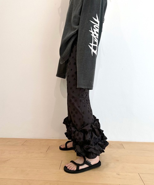 HOLIDAY（ホリデイ）の「LACE RUFFLE STRAP DRESS レースラッフルストラップドレス（ワンピース・レディース・ホワイト/ブラック・ONE SIZE）」の16枚目の写真
