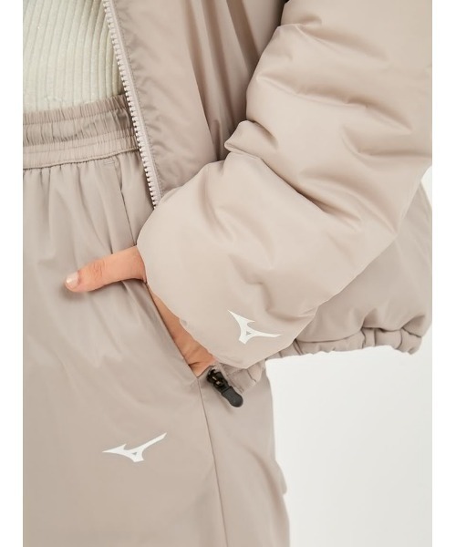 MIZUNO（ミズノ　）の「【emmi｜MIZUNO】テックフィルブレスサーモコート（スポーツグッズ・レディース・グレー/グレイッシュベージュ・M）」の5枚目の写真