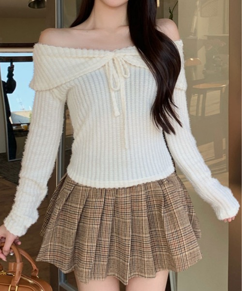 kirakiraShop(キラキラショップ)の「オフショルダー リボン デザイン ニット(ニット/セーター・レディース・ベージュ/ホワイト・FREE)」の1枚目の写真