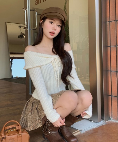 kirakiraShop(キラキラショップ)の「オフショルダー リボン デザイン ニット(ニット/セーター・レディース・ベージュ/ホワイト・FREE)」の6枚目の写真
