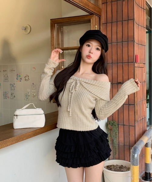 kirakiraShop(キラキラショップ)の「オフショルダー リボン デザイン ニット(ニット/セーター・レディース・ベージュ/ホワイト・FREE)」の9枚目の写真
