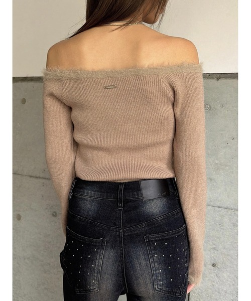 EGOIST(エゴイスト)の「端シャギータイトオフショルニットトップス(ニット/セーター・レディース・ブラック/ベージュ/ホワイト・FREE)」の6枚目の写真