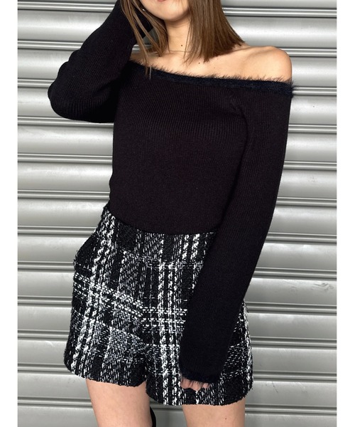 EGOIST(エゴイスト)の「端シャギータイトオフショルニットトップス(ニット/セーター・レディース・ブラック/ベージュ/ホワイト・FREE)」の10枚目の写真