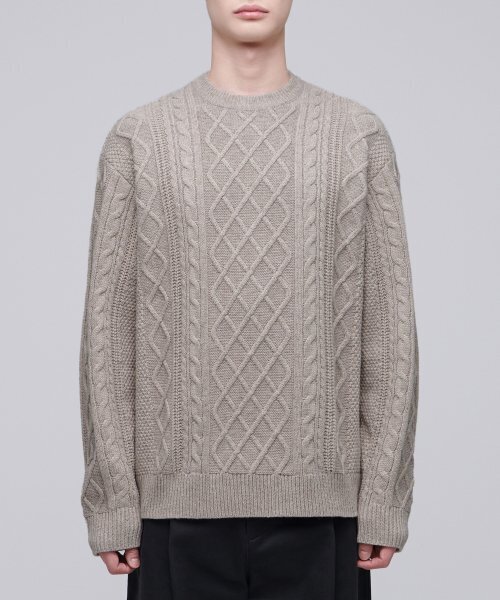 MUSINSA STANDARD（ムシンサスタンダード）の「アランケーブルクルーネックニット [オートミール]（ニット/セーター・メンズ・その他・SMALL/MEDIUM/LARGE/X-LARGE/XX-LARGE）」の2枚目の写真