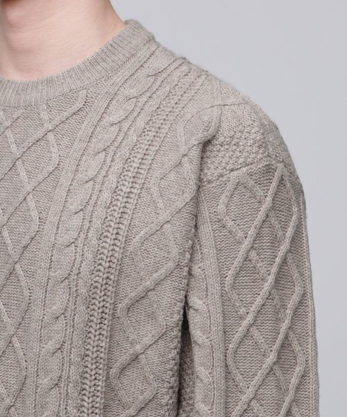 MUSINSA STANDARD（ムシンサスタンダード）の「アランケーブルクルーネックニット [オートミール]（ニット/セーター・メンズ・その他・SMALL/MEDIUM/LARGE/X-LARGE/XX-LARGE）」の7枚目の写真