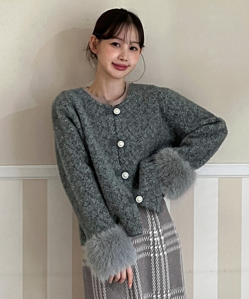 セール】【着用動画あり】ファーカフスパールボタンニットコート/2025