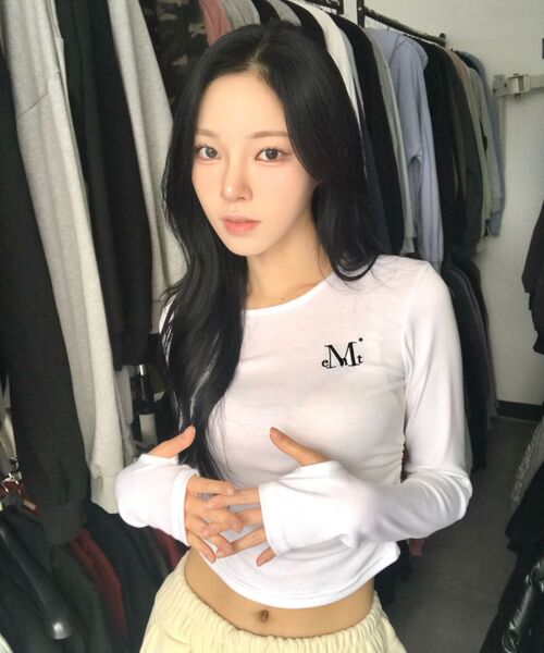 MUCENT(ムセント)の「デルリクロップシャーリングTシャツ (3カラー)(Tシャツ/カットソー・レディース・ホワイト/ブラック/カーキ・FREE)」の6枚目の写真