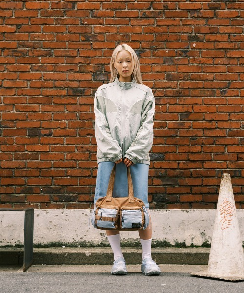 ROCKFISH WEATHERWEAR(ロックフィッシュウェザーウェア)の「NYLON BOWLING BAG(ハンドバッグ・レディース・ブラック/ピンクベージュ/チャコール/キャメル・FREE)」の18枚目の写真