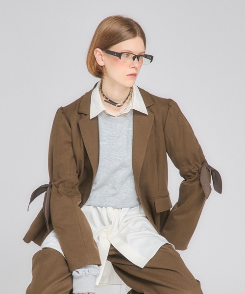 Nora Lily elle（ノラリリーエル）の「【Nora Lily】「elle」Back Design Tailored Jacket（テーラードジャケット・レディース・ブラウン/グレー/ブラック・FREE）」の3枚目の写真