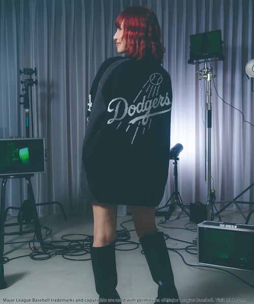 BACK TO THE FIELD(バック トゥー ザ フィールド)の「【MLB】ダブルZIPロゴニットカーデ(ニット/セーター・レディース・ブラック/ブルー・FREE)」の4枚目の写真