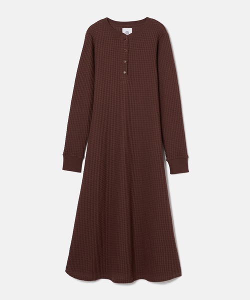 SEAGREEN(シーグリーン)の「SEAGREEN(シーグリーン) BIG WAFFLE HENRY NECK ONEPIECE(ワンピース・レディース・ブラック/ネイビー/ブラウン/クリーム・1)」の2枚目の写真
