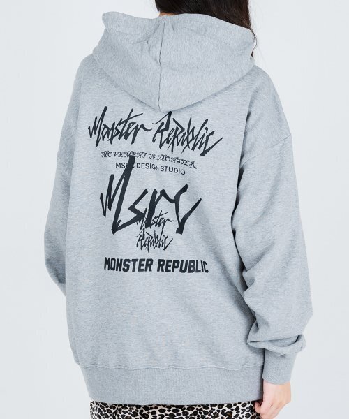 MONSTER REPUBLIC(モンスターリパブリック)の「ムーブメントレタリングブラックフードパーカーグレー(パーカー・レディース・その他・LARGE/MEDIUM/SMALL/X-LARGE)」の2枚目の写真