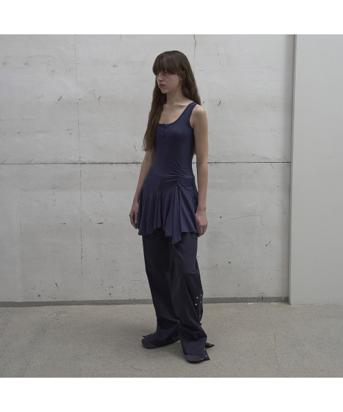 LCDC TM(エルシーディーシーティーエム)の「FRILL SLEEVELESS TOP (DARK NAVY)(Tシャツ/カットソー・レディース・ダークネイビー・SMALL/MEDIUM)」の2枚目の写真
