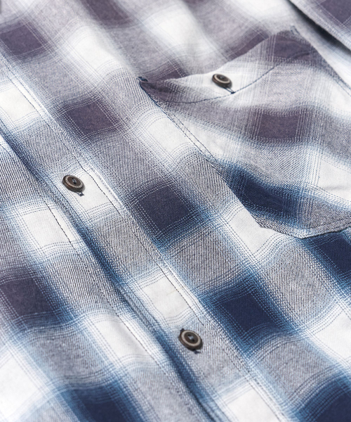 SCHISM INDUCING(スキズムインデューシング)の「VINTAGE CHECK SHIRT BLUE(シャツ/ブラウス・レディース・その他・MEDIUM/LARGE)」の4枚目の写真