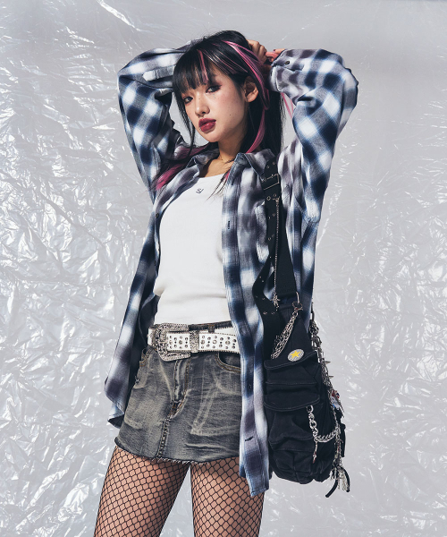 SCHISM INDUCING(スキズムインデューシング)の「VINTAGE CHECK SHIRT BLUE(シャツ/ブラウス・レディース・その他・MEDIUM/LARGE)」の6枚目の写真