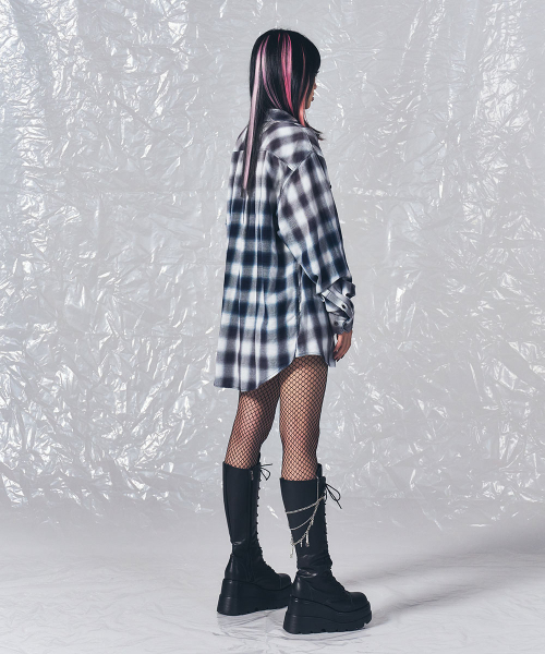 SCHISM INDUCING(スキズムインデューシング)の「VINTAGE CHECK SHIRT BLUE(シャツ/ブラウス・レディース・その他・MEDIUM/LARGE)」の11枚目の写真